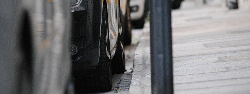 cars using parking tips to parallel park