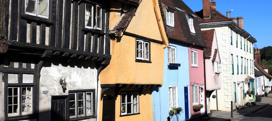 Photo of pastel coloured building and half-timber Tudor houses in Saffron Walden