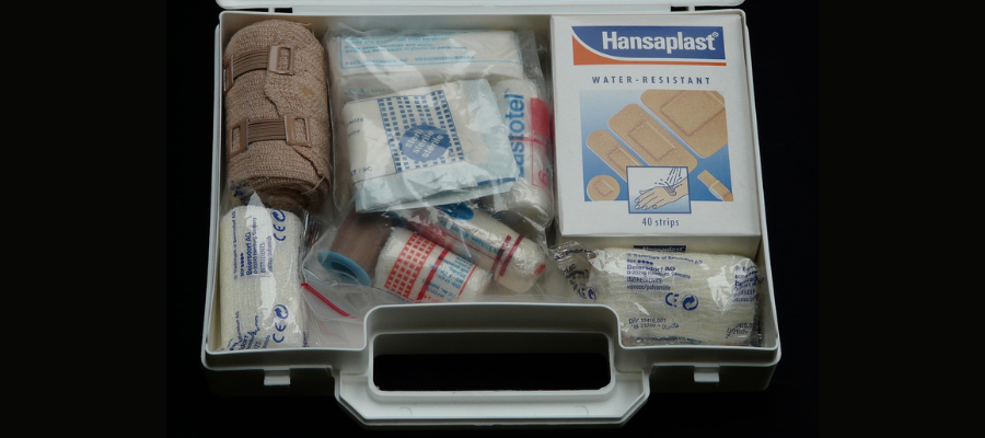 First aid kit as a car winter essential